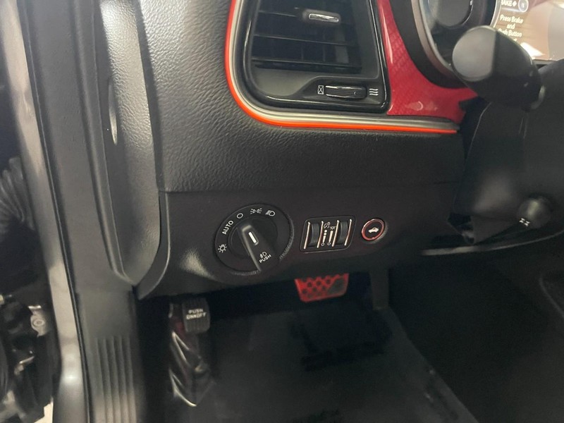 Dodge Challenger Vehicle Image 21