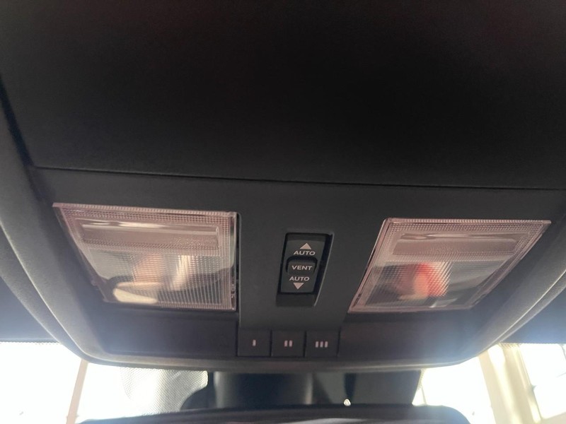 Dodge Challenger Vehicle Image 33