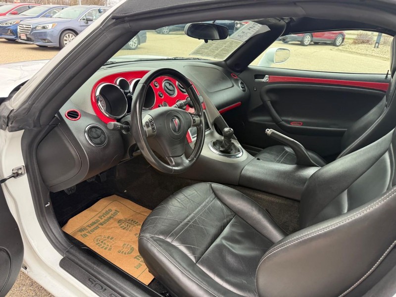 Pontiac Solstice Vehicle Image 10