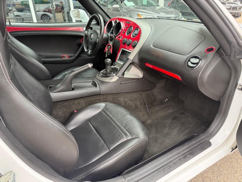 Pontiac Solstice Vehicle Image 12