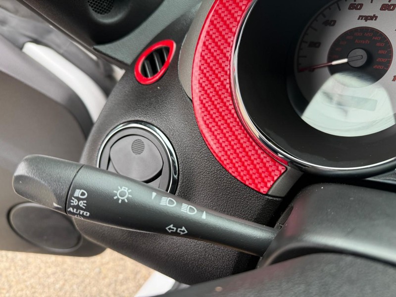 Pontiac Solstice Vehicle Image 14