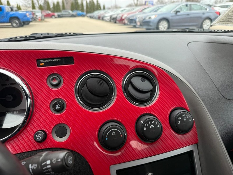 Pontiac Solstice Vehicle Image 18