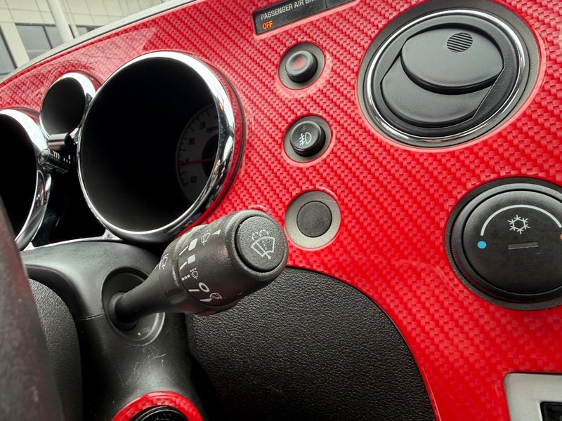 Pontiac Solstice Vehicle Image 19