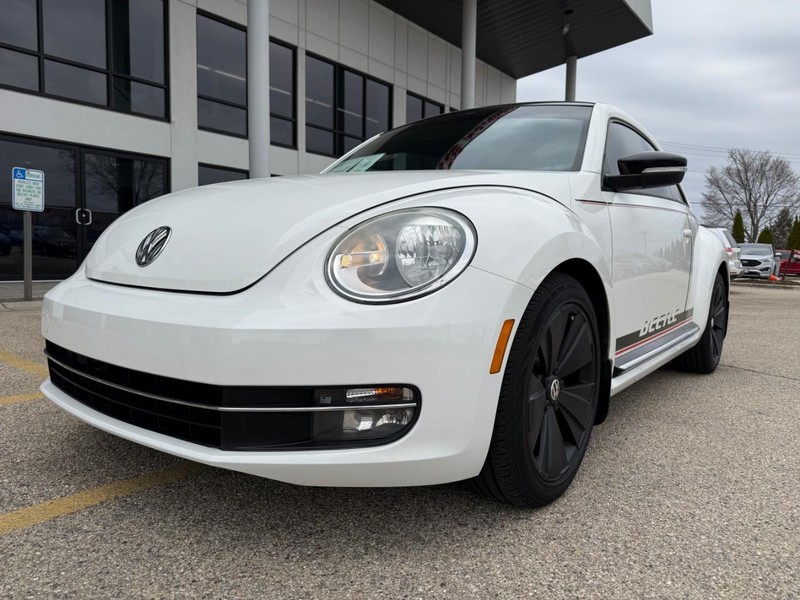 Volkswagen Beetle Vehicle Image 02