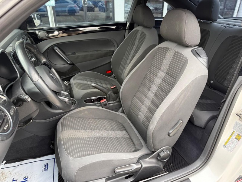 Volkswagen Beetle Vehicle Image 16