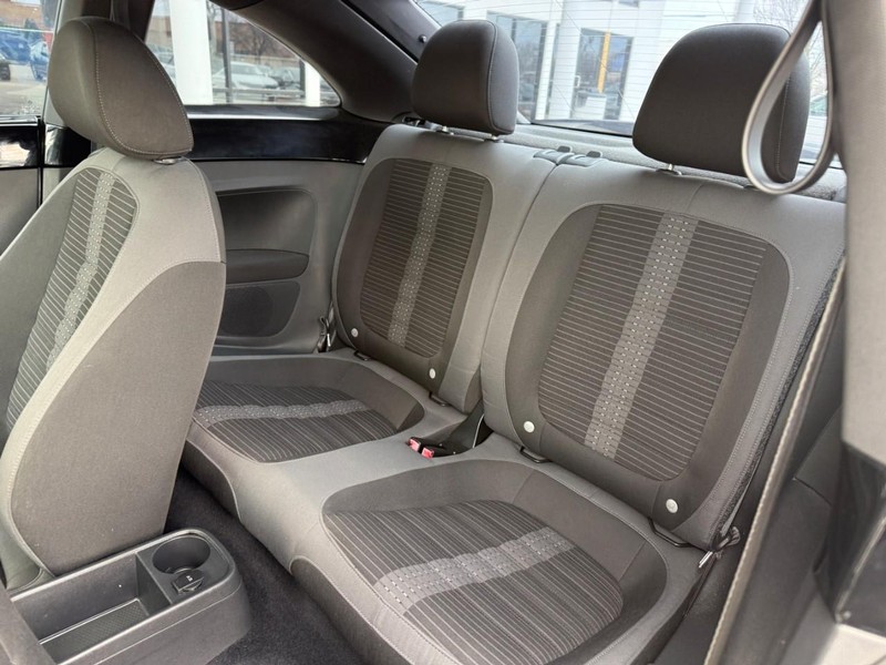 Volkswagen Beetle Vehicle Image 18