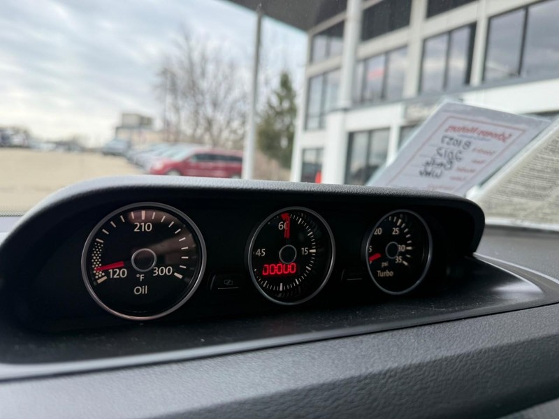 Volkswagen Beetle Vehicle Image 25