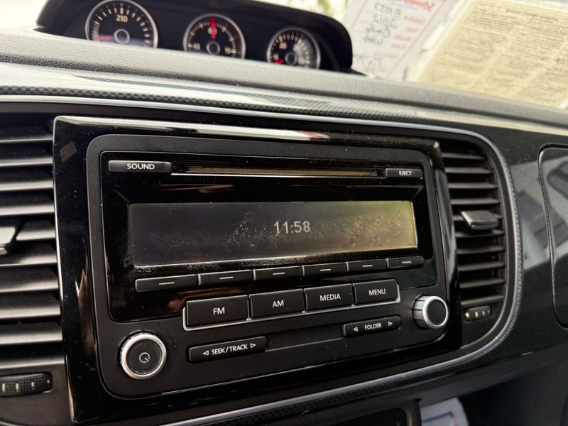 Volkswagen Beetle Vehicle Image 26