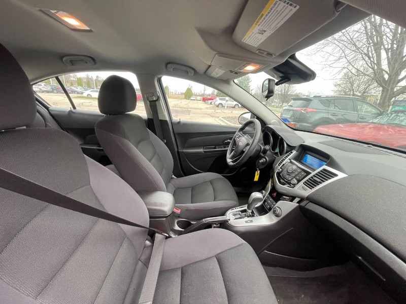 Chevrolet Cruze Vehicle Image 03