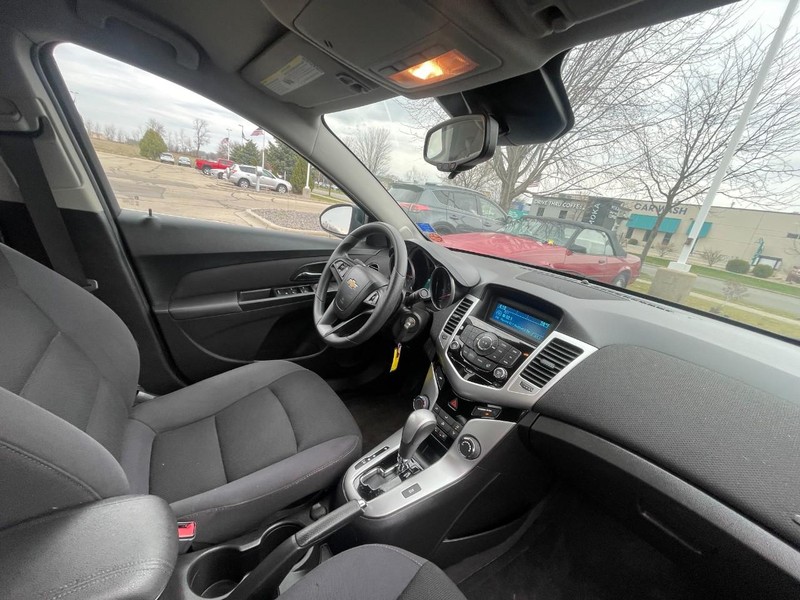 Chevrolet Cruze Vehicle Image 04