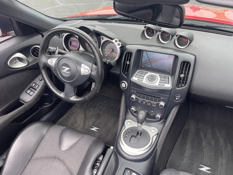 Nissan 370Z Roadster Vehicle Image 09