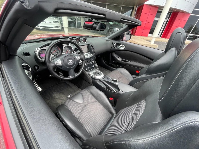 Nissan 370Z Roadster Vehicle Image 12