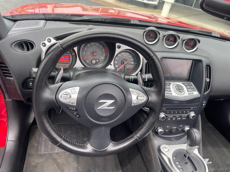 Nissan 370Z Roadster Vehicle Image 16