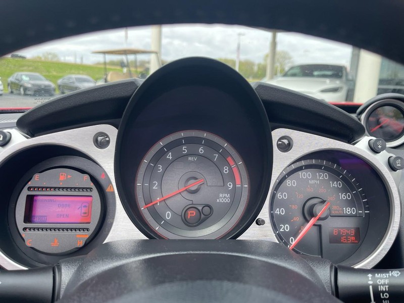 Nissan 370Z Roadster Vehicle Image 21