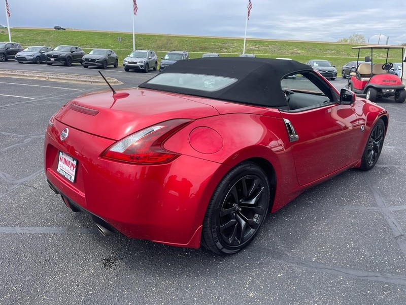 Nissan 370Z Roadster Vehicle Image 32