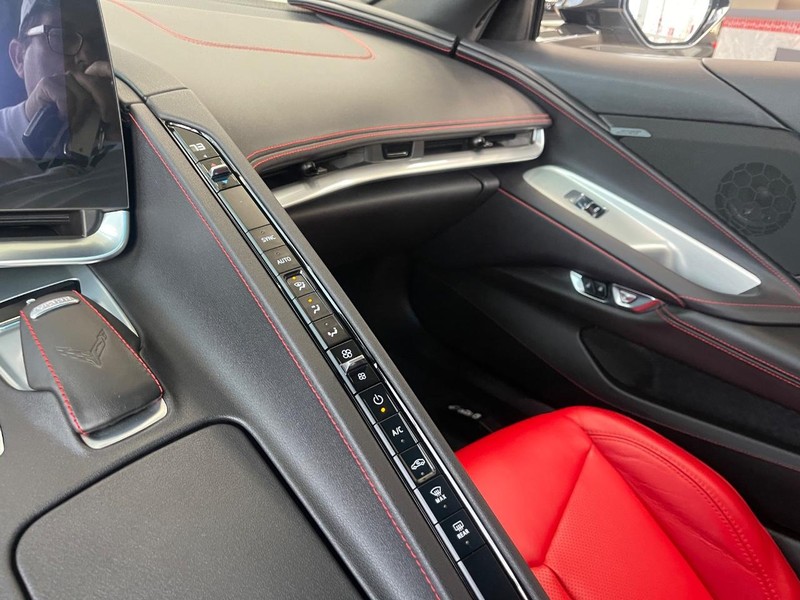 Chevrolet Corvette Vehicle Image 27