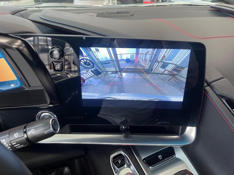 Chevrolet Corvette Vehicle Image 32