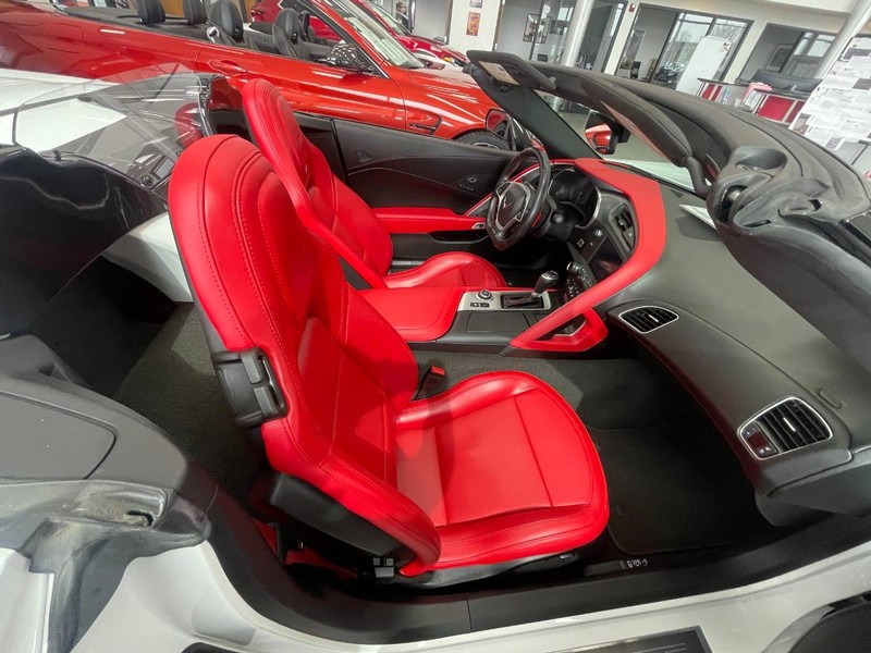 Chevrolet Corvette Vehicle Image 12