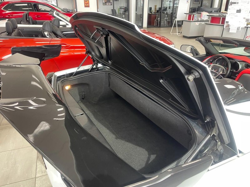 Chevrolet Corvette Vehicle Image 17