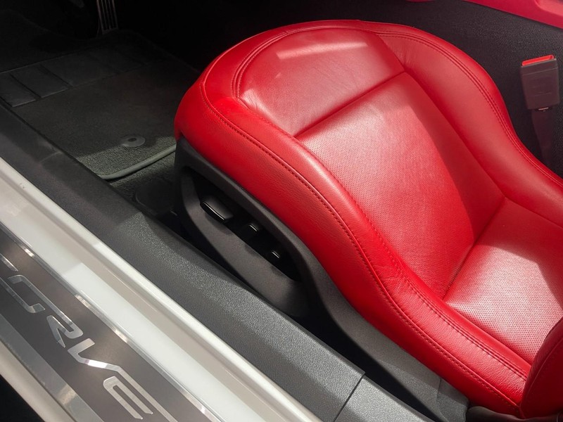 Chevrolet Corvette Vehicle Image 19