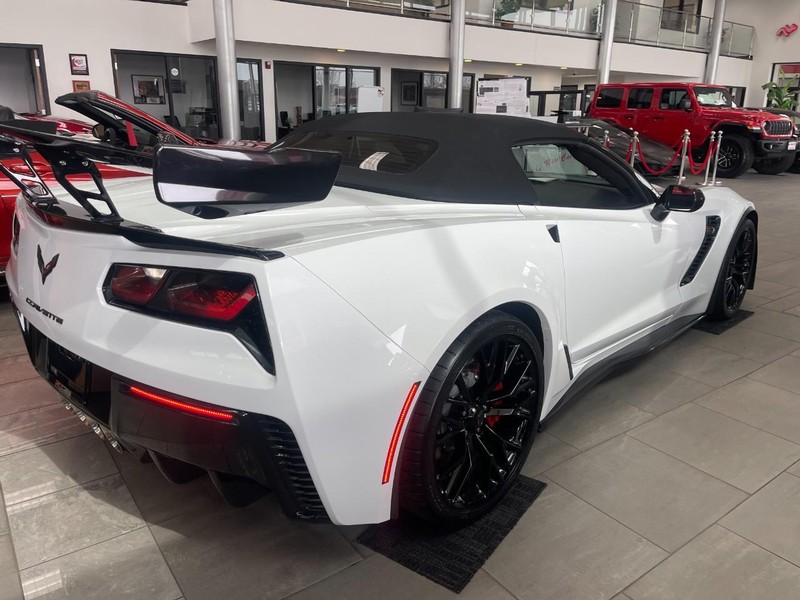 Chevrolet Corvette Vehicle Image 38