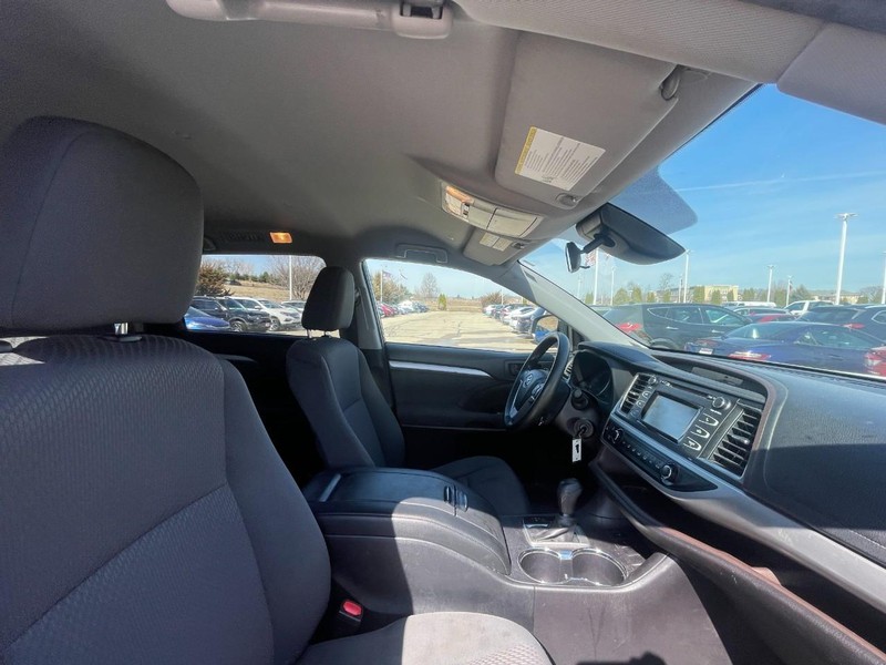 Toyota Highlander Vehicle Image 03