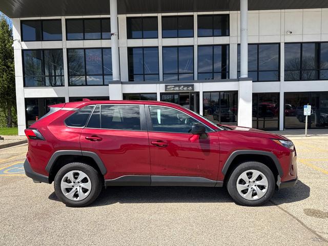 Toyota RAV4 Vehicle Image 09