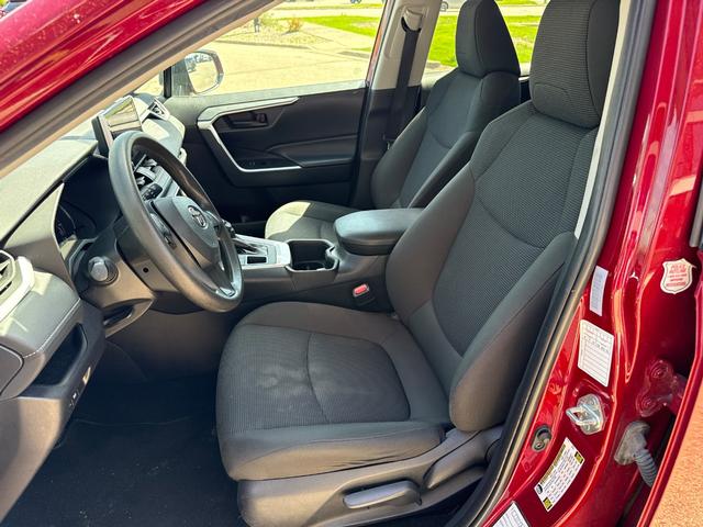 Toyota RAV4 Vehicle Image 14