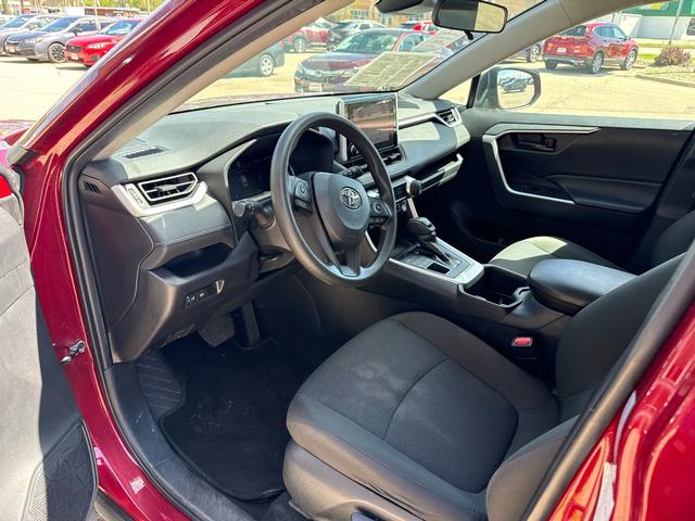 Toyota RAV4 Vehicle Image 15
