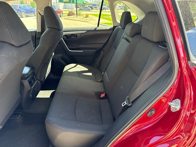 Toyota RAV4 Vehicle Image 16