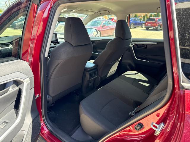 Toyota RAV4 Vehicle Image 17