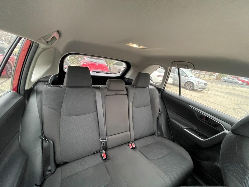 Toyota RAV4 Vehicle Image 04