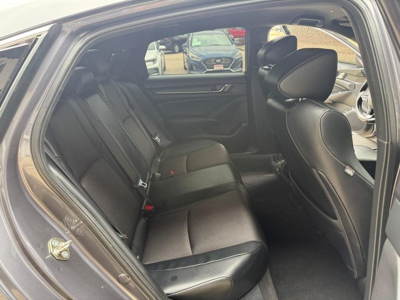 Honda Accord Sedan Vehicle Image 21