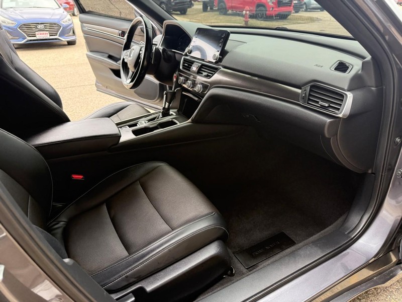 Honda Accord Sedan Vehicle Image 24