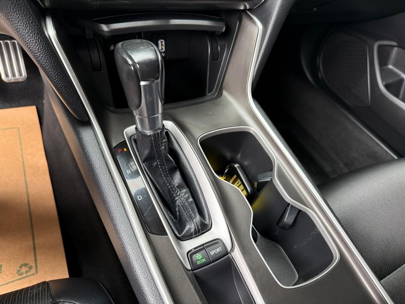 Honda Accord Sedan Vehicle Image 35