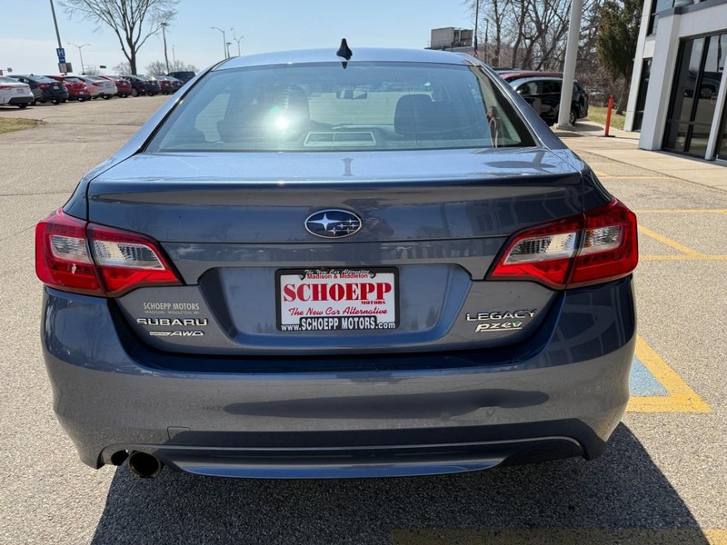 Subaru Legacy Vehicle Image 06