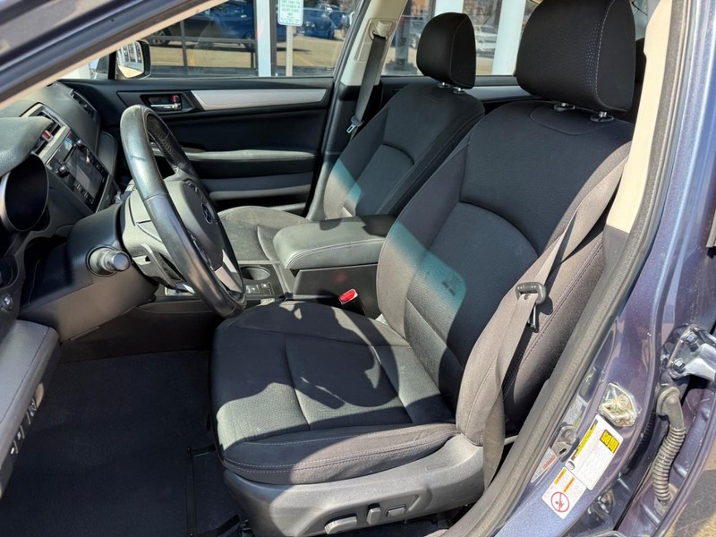 Subaru Legacy Vehicle Image 09