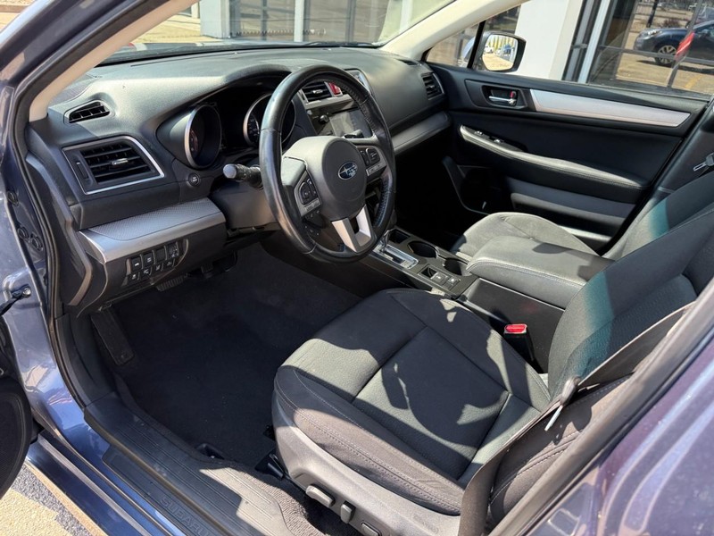 Subaru Legacy Vehicle Image 10