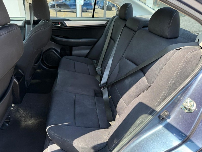 Subaru Legacy Vehicle Image 11