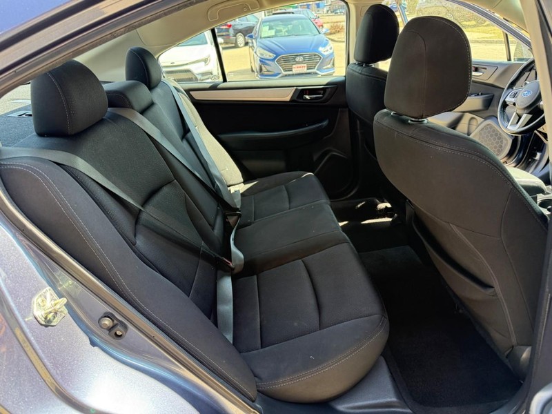 Subaru Legacy Vehicle Image 13