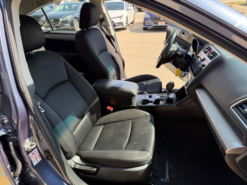 Subaru Legacy Vehicle Image 15