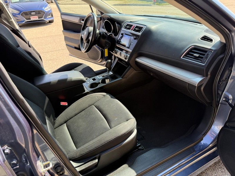Subaru Legacy Vehicle Image 16