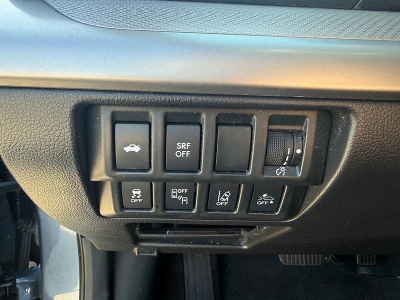Subaru Legacy Vehicle Image 17