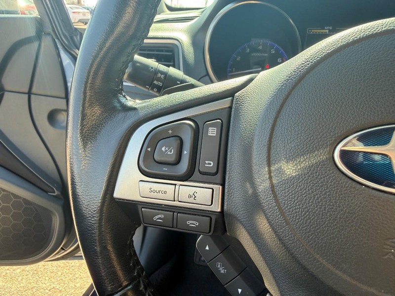 Subaru Legacy Vehicle Image 20