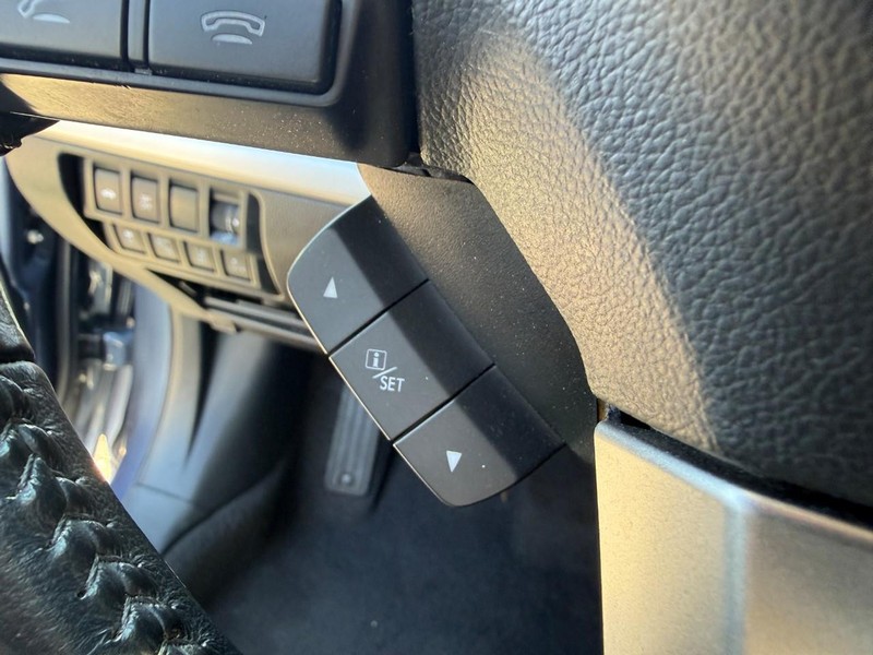 Subaru Legacy Vehicle Image 21