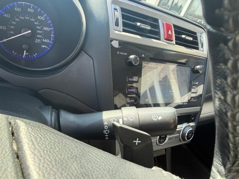 Subaru Legacy Vehicle Image 22