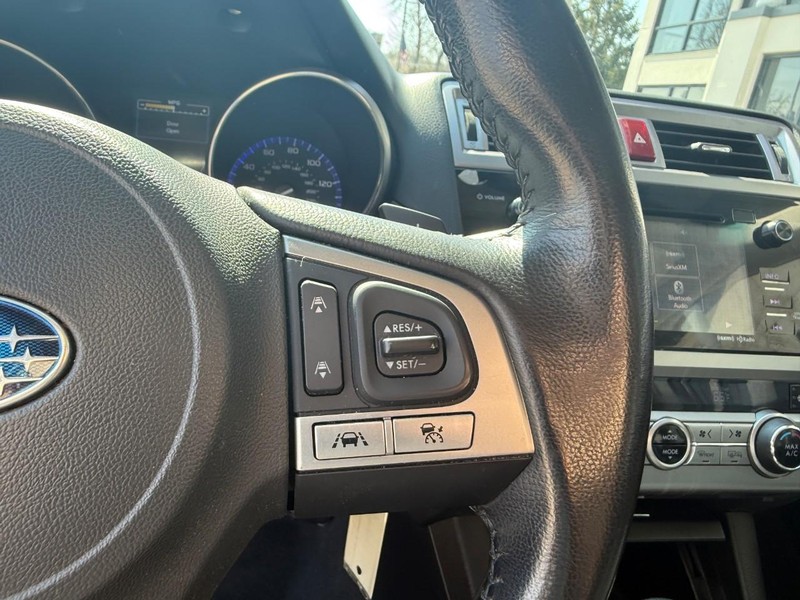 Subaru Legacy Vehicle Image 23