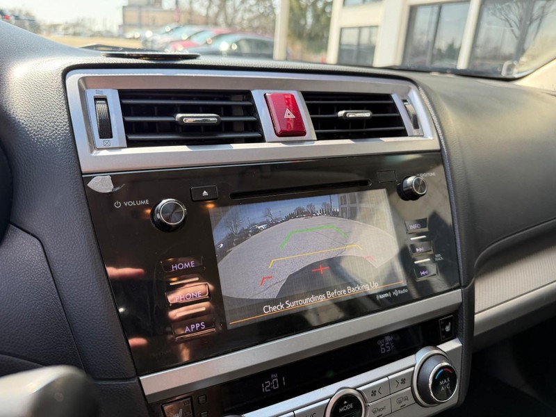 Subaru Legacy Vehicle Image 25