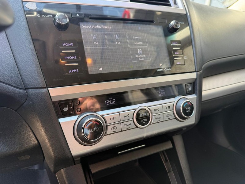 Subaru Legacy Vehicle Image 26