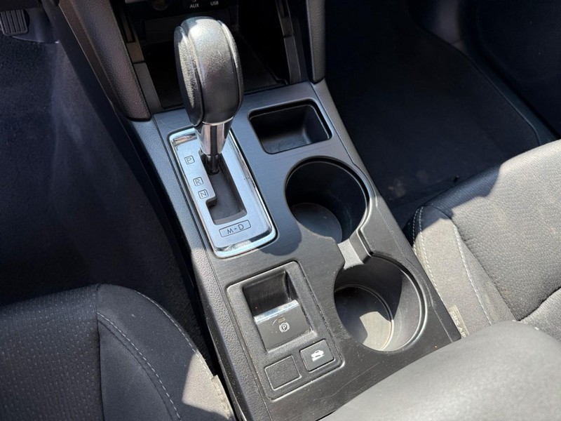 Subaru Legacy Vehicle Image 27